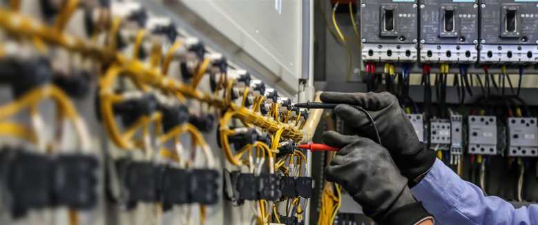 Strategische Ziele und Grundlagen zur Organisation elektrischer Sicherheit mit Fokus auf rechtssichere Betriebsstrukturen, Risikomanagement und kontinuierliche Verbesserung im Facility Management und 