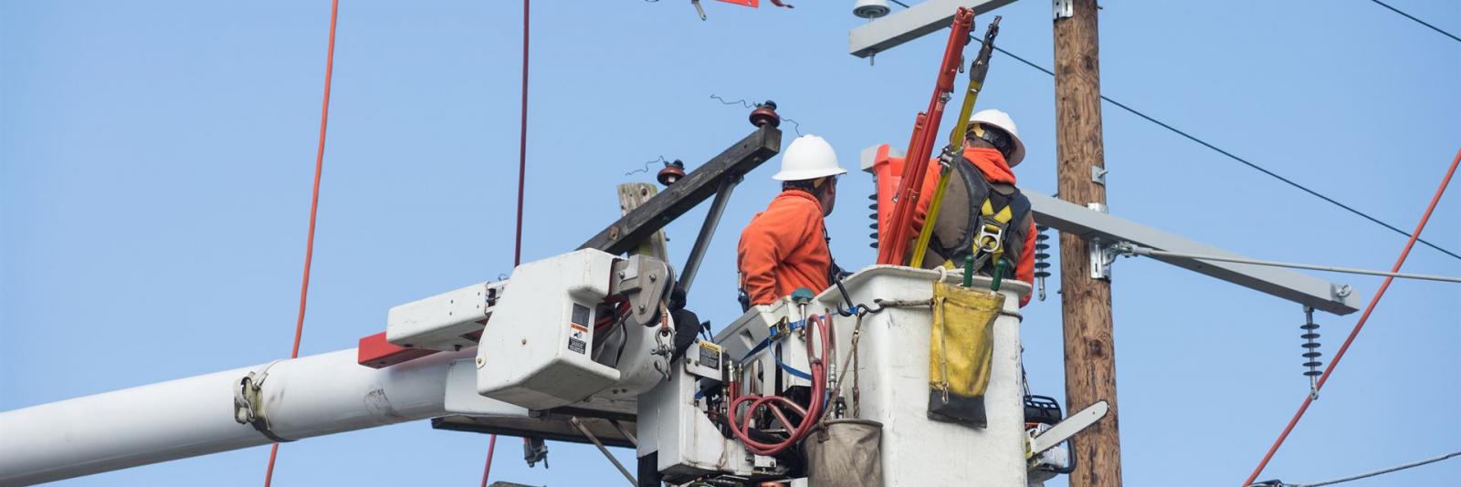 Arbeiten unter Spannung Arbeiten unter Spannung