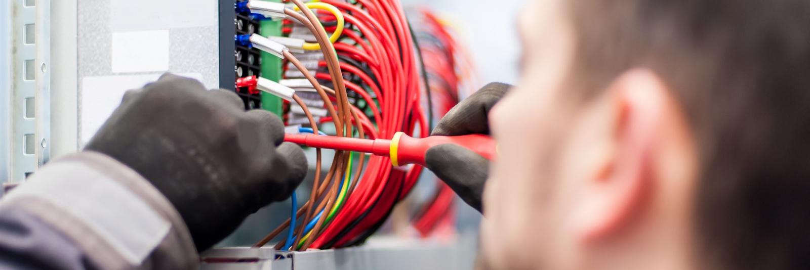 Elektrotechnik im Umfeld der Arbeitssicherheit Elektrotechnik im Umfeld der Arbeitssicherheit