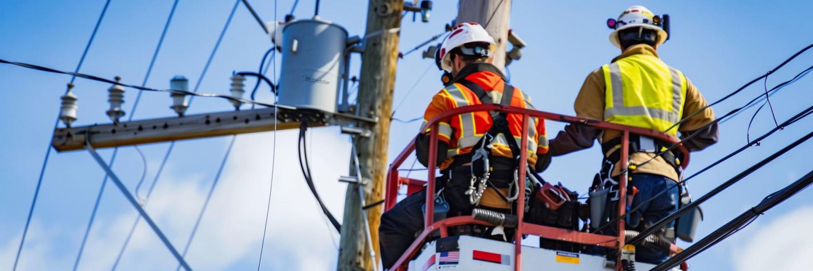 ARBEITEN UNTER SPANNUNG IN NIEDERSPANNUNGSANLAGEN SIND EIN WICHTIGER BESTANDTEIL DES ELEKTROSICHERHEITSHANDBUCHS IN UNTERNEHMEN